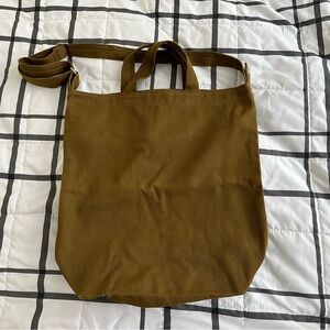 EUC BAGGU tamarind zip duck bag